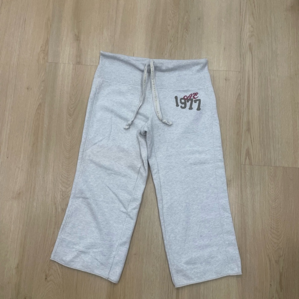 American Eagle grey capri sweatpants with pink logo size Small - Picture 2 of 7